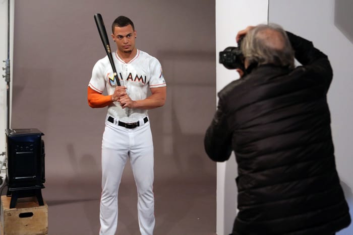 Giancarlo-Stanton-body-paint-X159267_TK1_297.jpg
